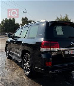 تۆیۆتا لاند کروزەر